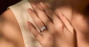 Why Toi et Moi Engagement Rings Are the Trend Every Couple Loves